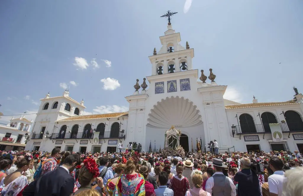 EL ROCIO , 19/05/18 ALMONTE HUELVA - SABADO PRESENTACION HERMANDAD ROCIO HUELVA SUSANA DIAZ FATIMA BANEZ ANTONIO SANZ .
Foto: ALBERTO DIAZ