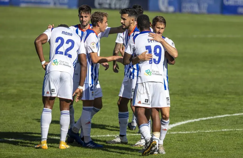 Encuentro correspondiente a la quinta jornada. Recreativo 2 - Real Balomp&eacute;dica Linense 0.  Imagen de Alberto D&iacute;az.