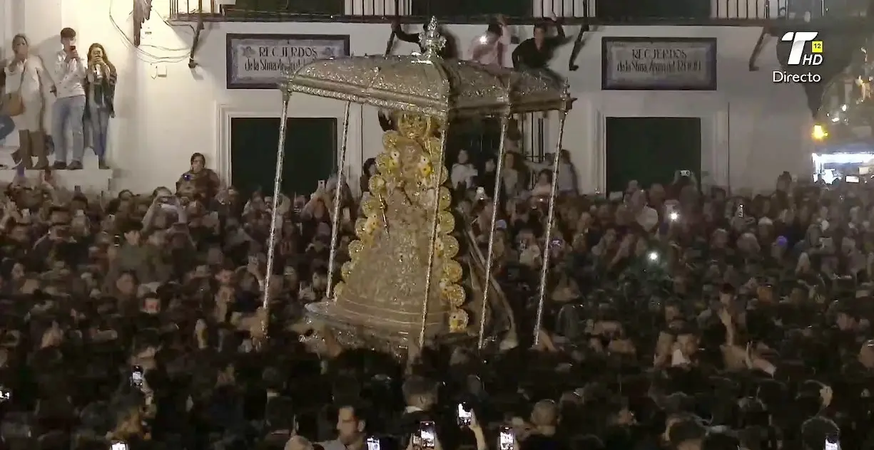 La Virgen del Roc&iacute;o ya est&aacute; en la calle tras el salto