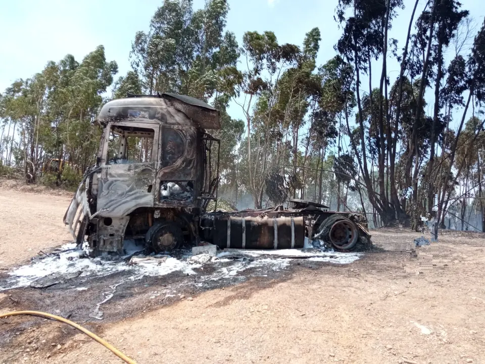 As&iacute; qued&oacute; el veh&iacute;culo pesado que provoc&oacute; el incendio forestal de Aroche