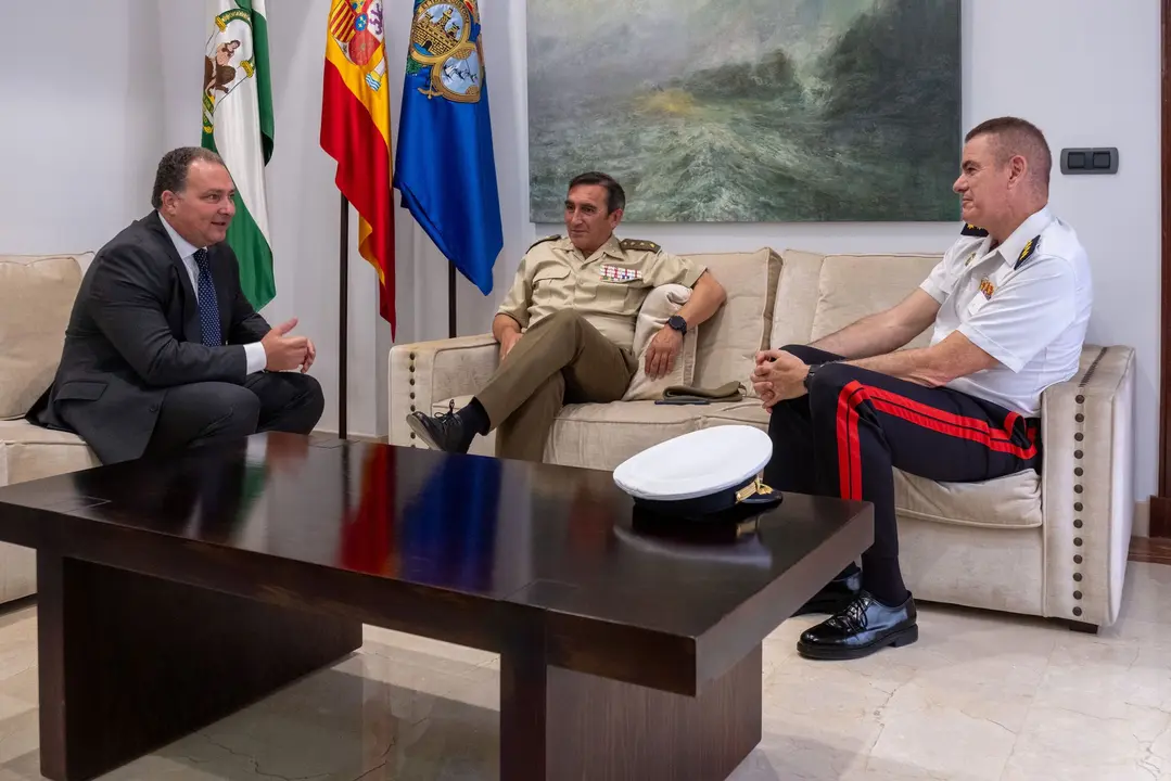 De izquierda a derecha, David Toscano, Am&oacute;s Paramio y Manuel Barrera de Segura