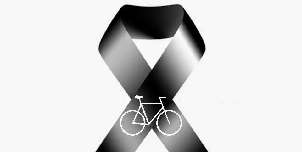 Lazo negro por el fallecimiento del conocido ciclista
