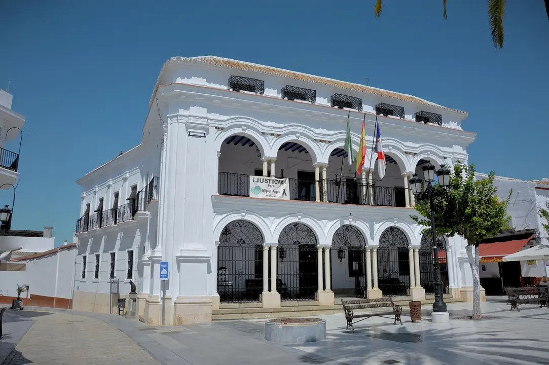 Fachada Ayuntamiento de Almonte