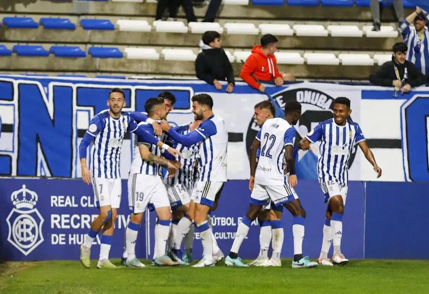 El Recreativo de Huelva celebrando un gol esta temporada 23-24. Fuente: Imagen de archivo