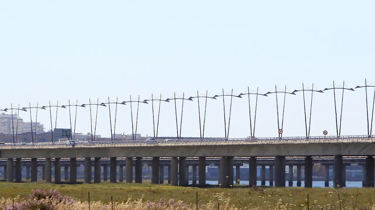 Puente del Odiel con las antiguas farolas
