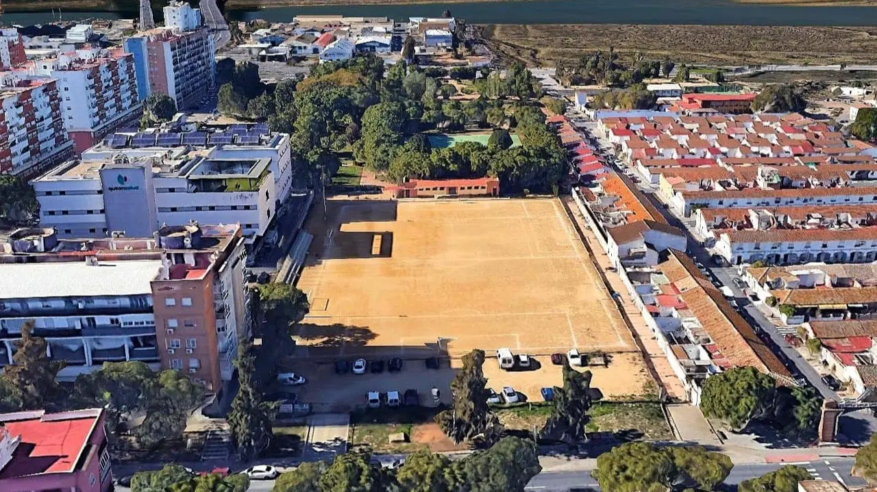 Campo de F&uacute;tbol Municipal La Navidad. Foto: Costaluz Huelva