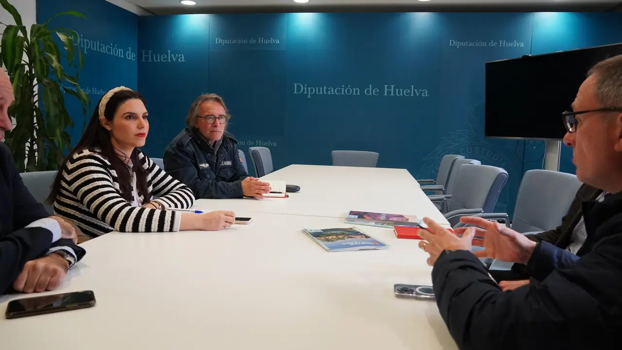 La delegada de Turismo, Ana Delgado, mantiene una reuni&oacute;n con el touroperador SAGA