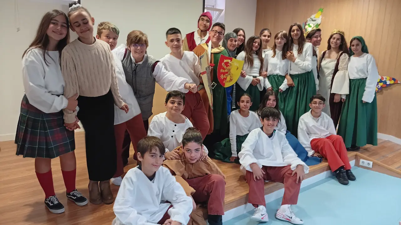 Grupo de teatro del Colegio "La Hispanidad" en AFA Huelva