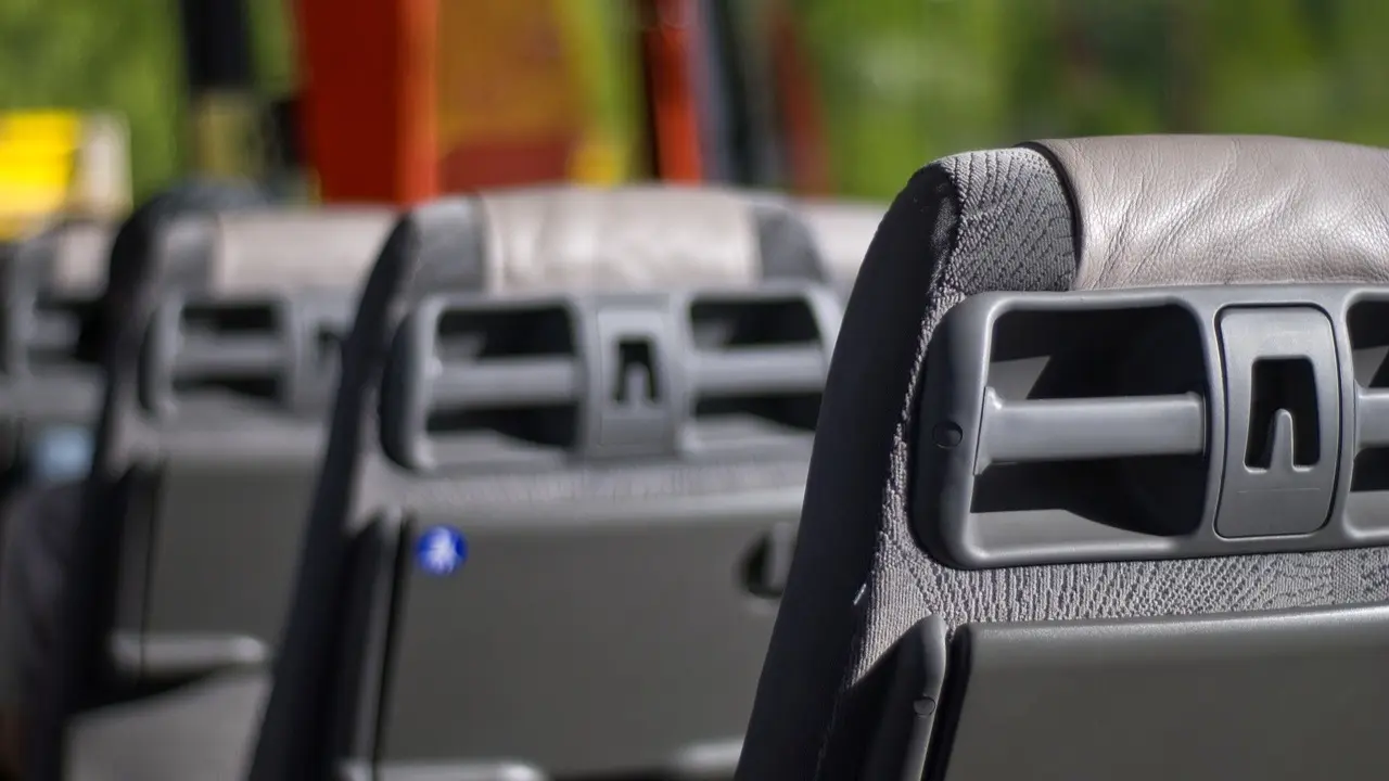 Ofertan 4 vacantes de conductor de autocares