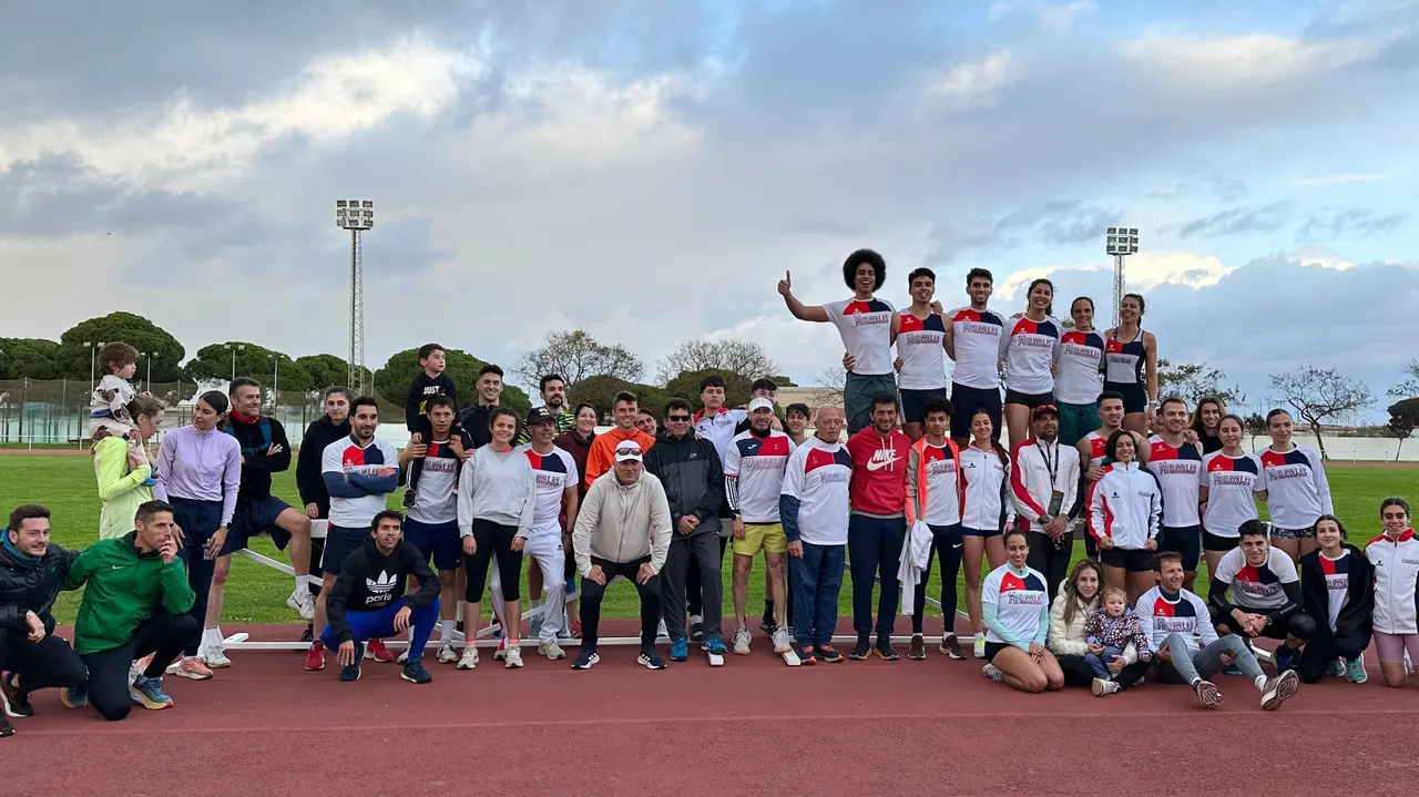 Los mejores atletas nacionales entrenan en Punta Umbr&iacute;a
