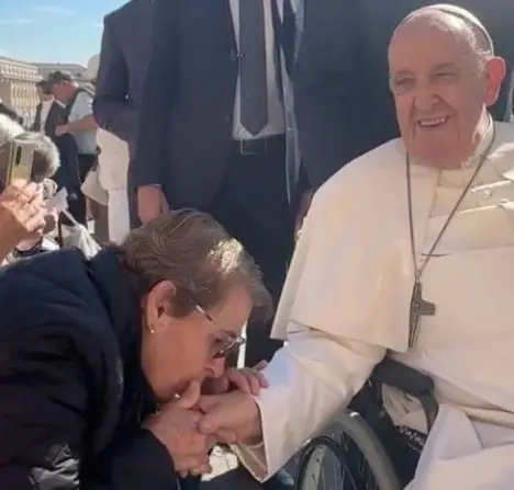 Una mujer de Huelva con el Papa Francisco