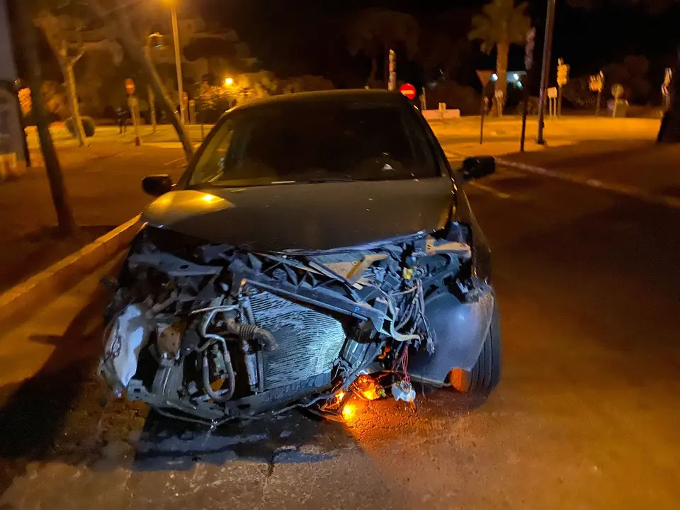 As&iacute; qued&oacute; uno de los coches siniestrados en Punta Umbr&iacute;a