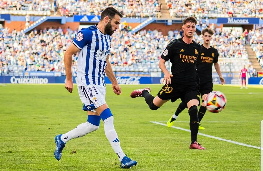 Anto&ntilde;ito abandona el Recreativo de Huelva, convirti&eacute;ndose en la s&eacute;ptima salida de cara a la 24-25. Fuente: Instagram oficial de Anto&ntilde;ito