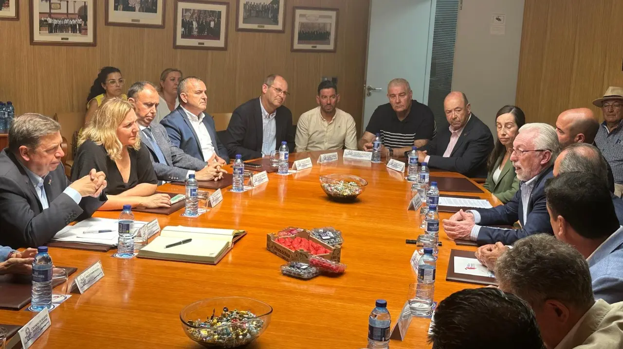 Reuni&oacute;n con el ministro Planas