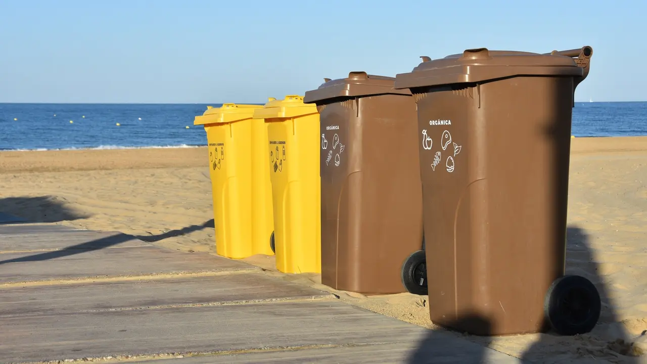 Contenedores en Punta Umbr&iacute;a