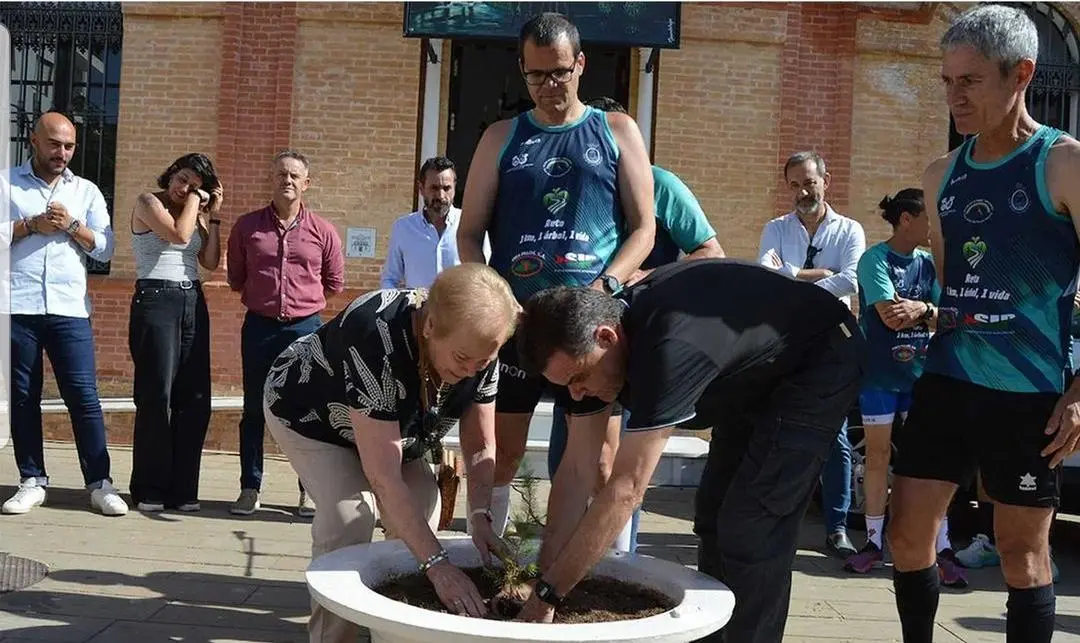 La iniciativa&nbsp;"1 km, 1 &aacute;rbol, 1 vida" propulsada por el sanjuanero Antonio Bendala consigue un enorme reconocimiento. fuente: Facebook de Antonio Bendala