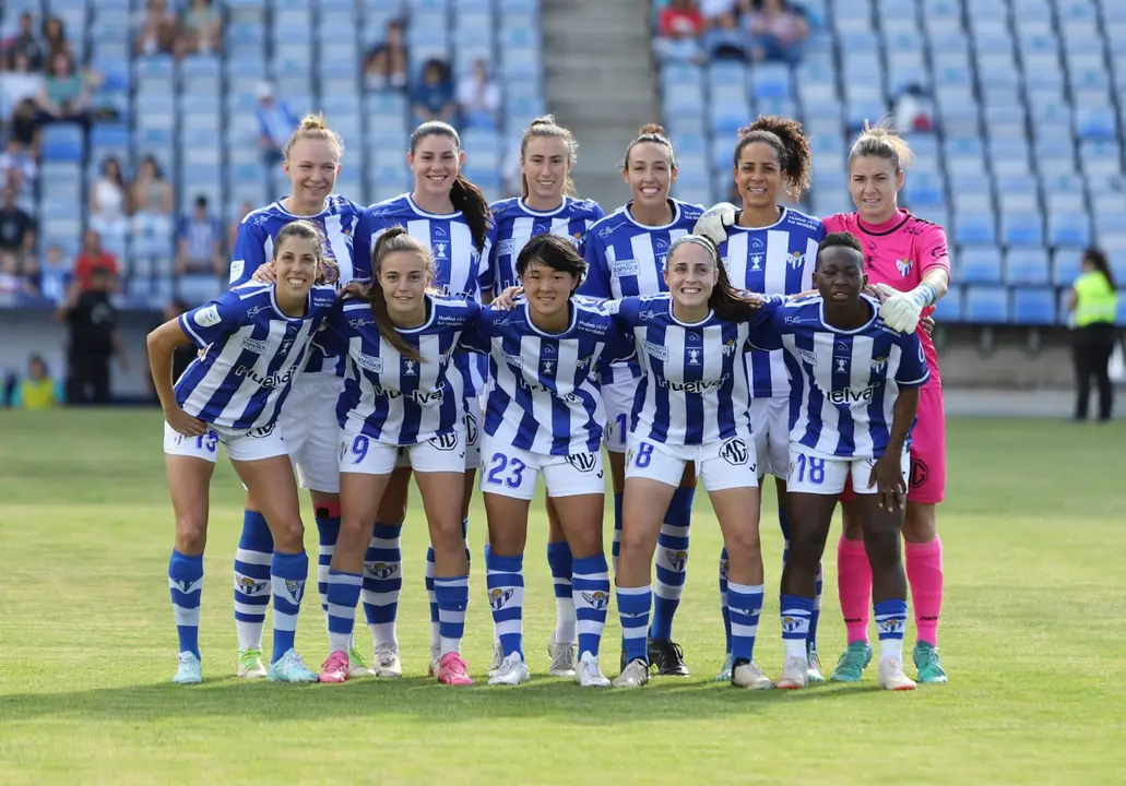 Muchas de las jugadoras de esta imagen vivieron su &uacute;ltimo encuentro con el Sporting de Huelva el pasado viernes 14 de junio. Fuente: Twitter oficial del Sporting de Huelva
