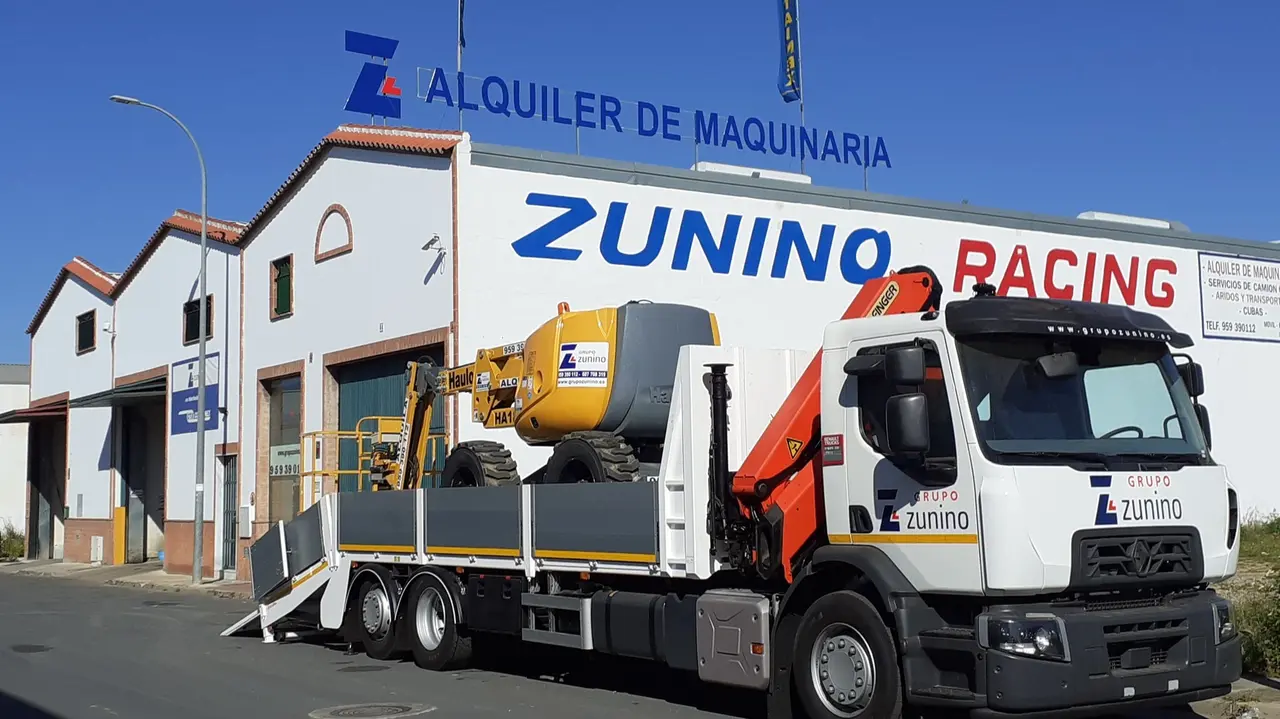 Se busca conductor de camiones, chofer de mercanc&iacute;as y trailers en Zunino Racing. Fuente: Facebook de Zunino Racing S.L.U.