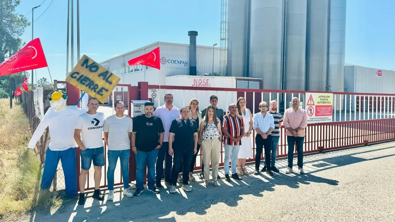 Reuni&oacute;n de los alcaldes y alcaldesas con los delegados sindicales de la empresa.