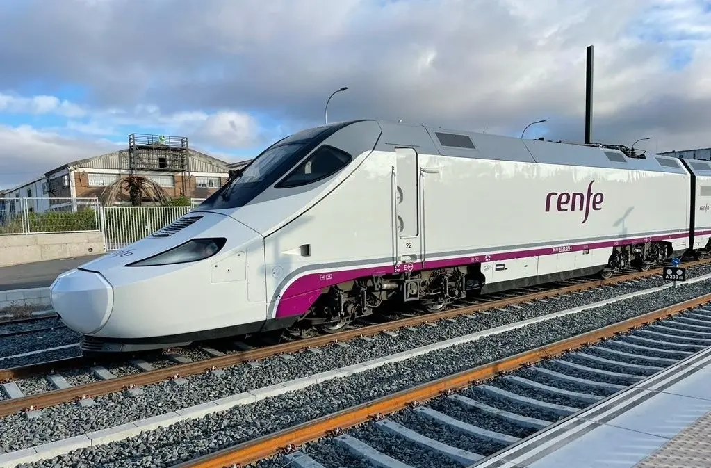 Tren Alvia que une a Huelva y Madrid
