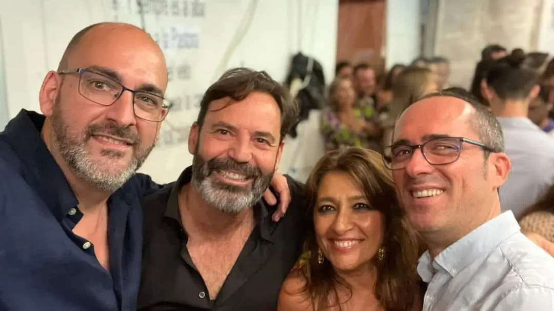 Los representantes de PP, PSOE y Mesa durante la Feria de Almonte.