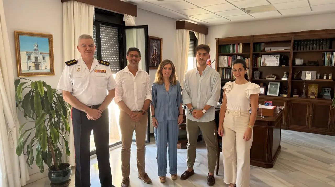 El subdelegado de Defensa en Huelva fue recibido por una amplia representaci&oacute;n del equipo de gobierno.