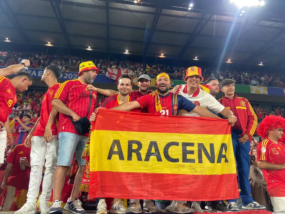 Cuatro amigos cebolleros presentes en la Eurocopa 2024. Fuente: Facebook de Javier Moya Rufino