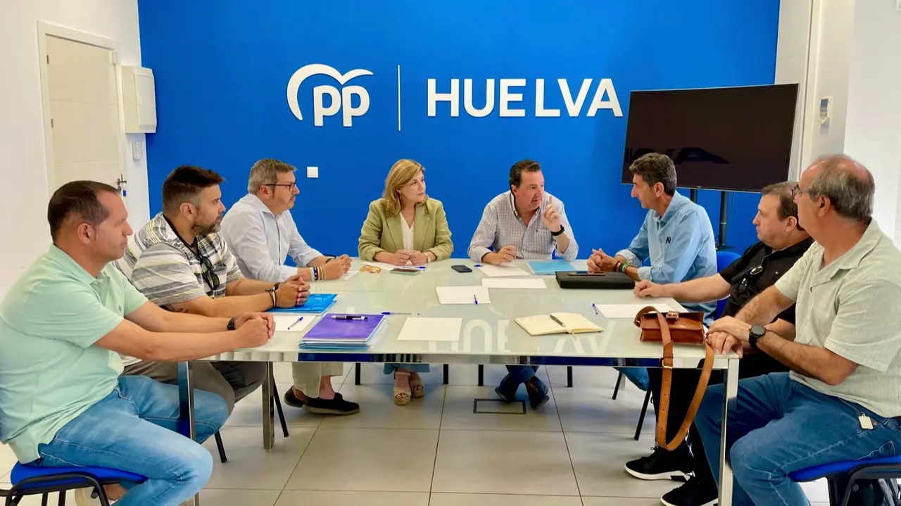 Encuentro del PP con los representantes de la empresa.
