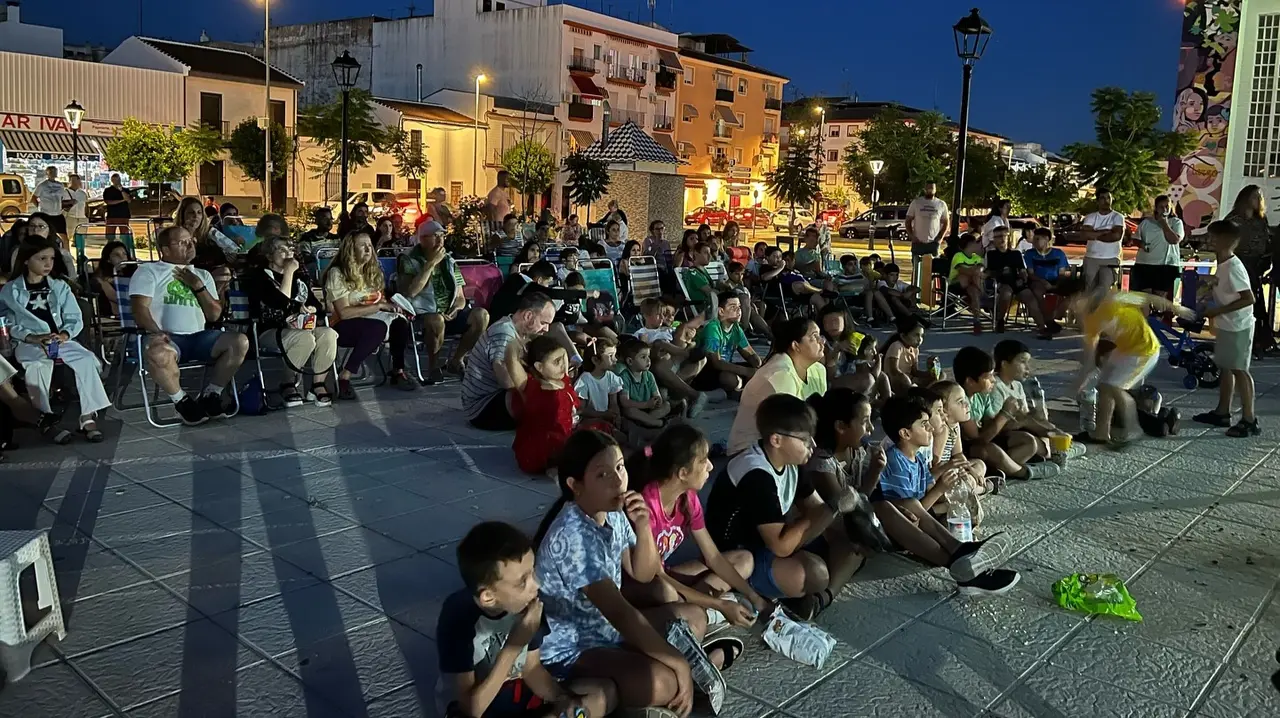 Asistentes a la primera proyecci&oacute;n. Fuente: Ayuntamiento de Bollullos.