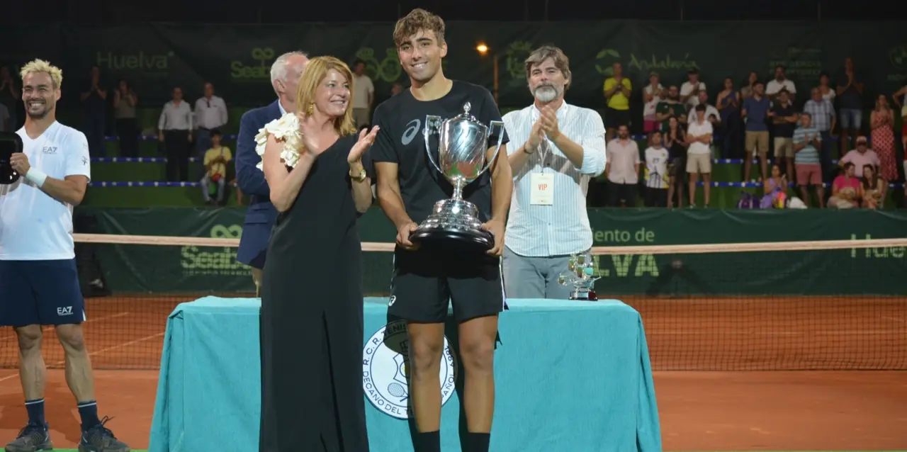 Dani M&eacute;rida es el nuevo campe&oacute;n masculino de la Copa del Rey de Tenis de Huelva. Fuente: AMV