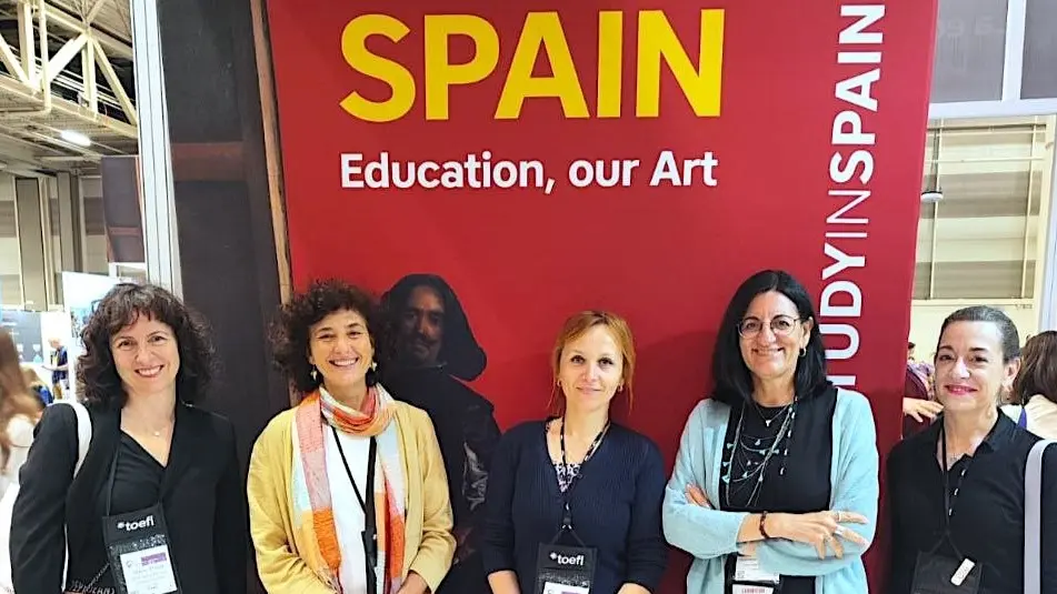 La rectora de la UHU junto a responsables de la Onubense.