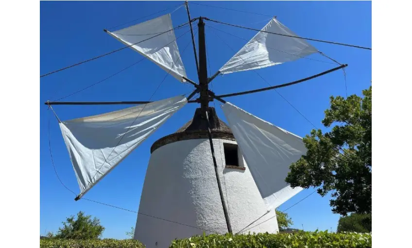 Molino de Viento La Solana, El Granado. Foto de archivo