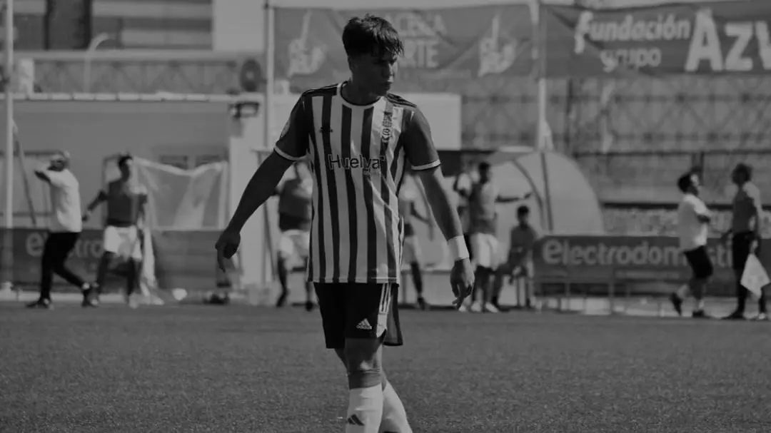 Davinchi formar&aacute; parte de la primera plantilla del Recre, la pr&oacute;xima temporada. Fuente: Twitter Recreativo de Huelva