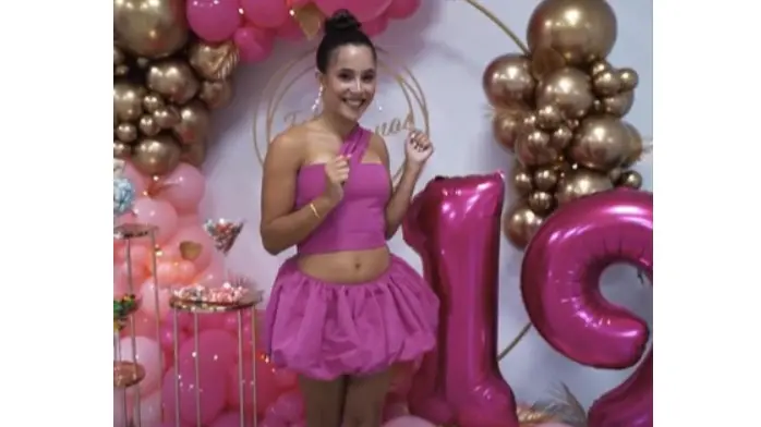 La creadora de contenido lepera Isabel Mar&iacute;a en su fiesta de cumplea&ntilde;os