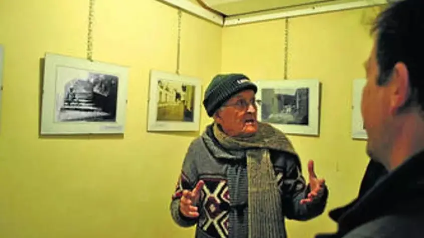 Pastor Cornejo, creador de esta c&aacute;mara, durante una exposici&oacute;n
