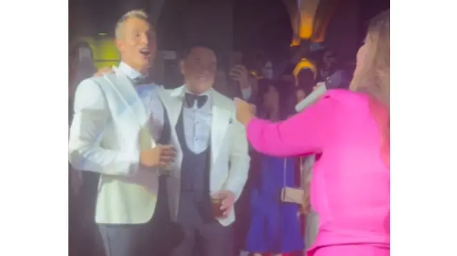 La cantaora Argentina sorprendiendo a los reci&eacute;n casados cant&aacute;ndole Idilio