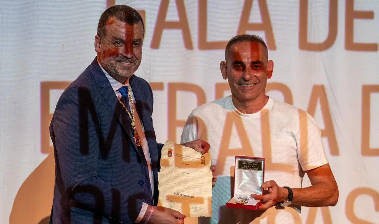 El padre de Ferm&iacute;n L&oacute;pez recoge la distinci&oacute;n