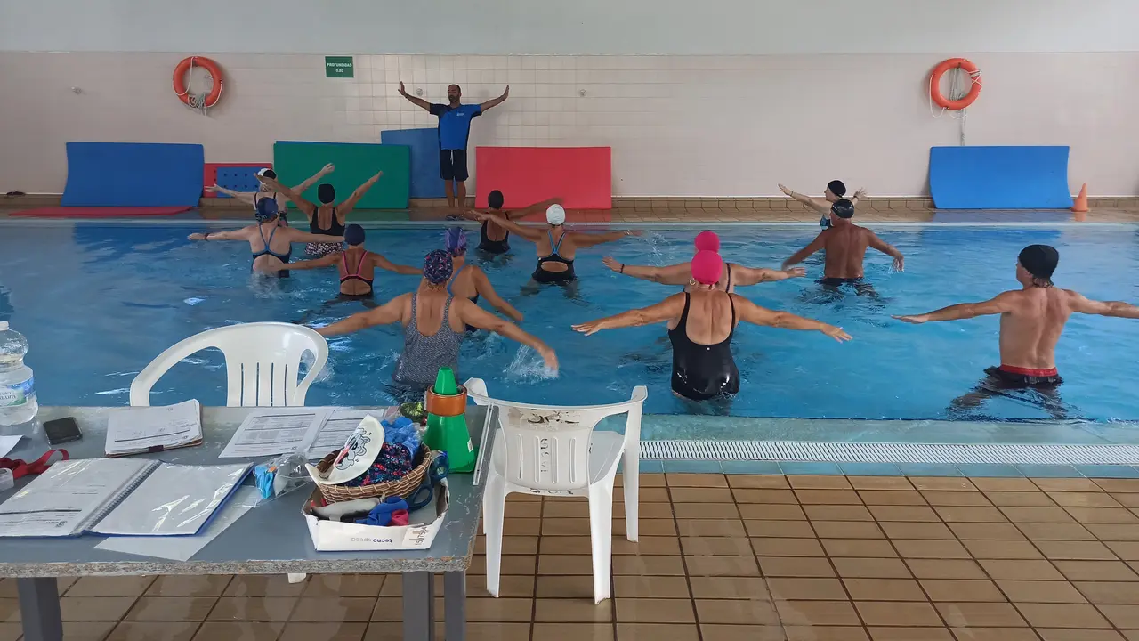 Piscina del polideportivo Diego Lobato.