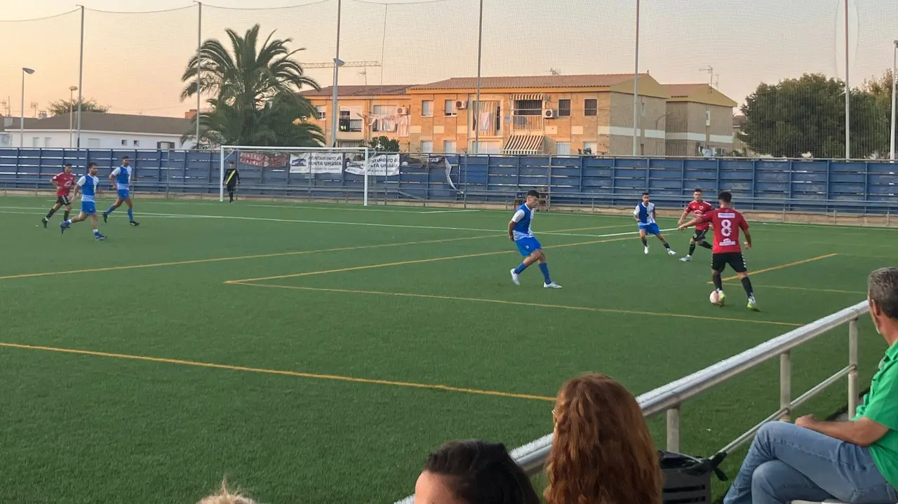 La AD Cartaya frente al CD Punta Umbr&iacute;a en su &uacute;ltimo partido de pretemporada hasta el momento. Fuente: Twitter AD Cartaya