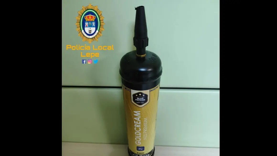 Botella de gas intervenida en la madrugada de este viernes por agentes de la Polic&iacute;a Local de Lepe. Foto: Polic&iacute;a Local.
