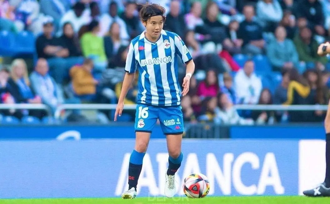 Ayaka Gonuchi firma por las espartanas. Fuente: Instagram Ayaka Gonuchi