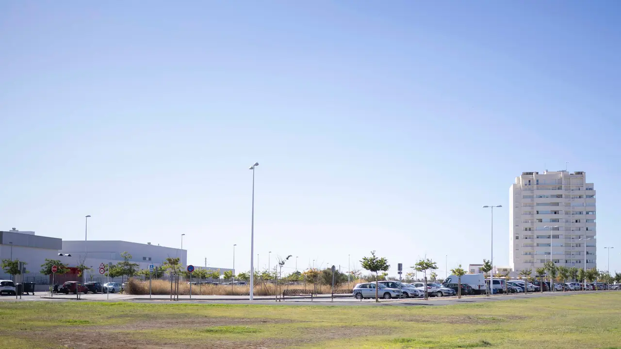 Parcela de la Residencia Mayores Ensanche Sur.