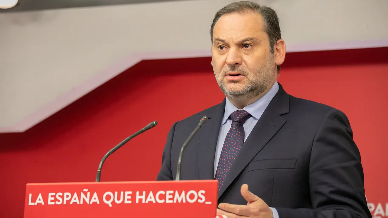 El exministro Jos&eacute; Luis &Aacute;balos en una rueda de prensa. Fuente: PSOE.
