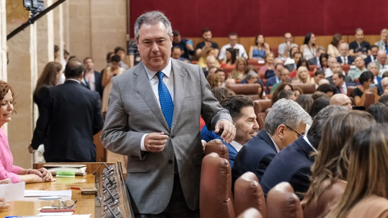 Juan Espadas en la bancada socialista del Parlamento de Andaluc&iacute;a. Fuente: Parlamento de Andaluc&iacute;a.