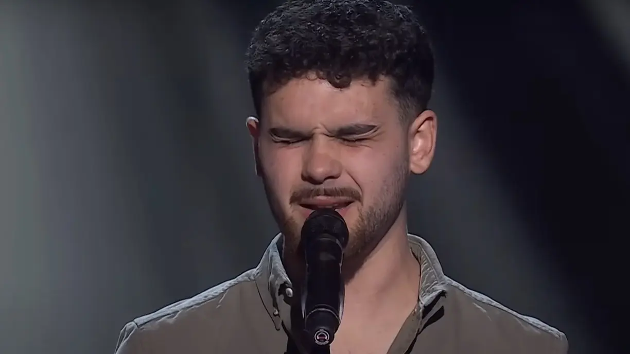 El joven cala&ntilde;&eacute;s Diego Garc&iacute;a en La Voz. Fuente: Antena 3.