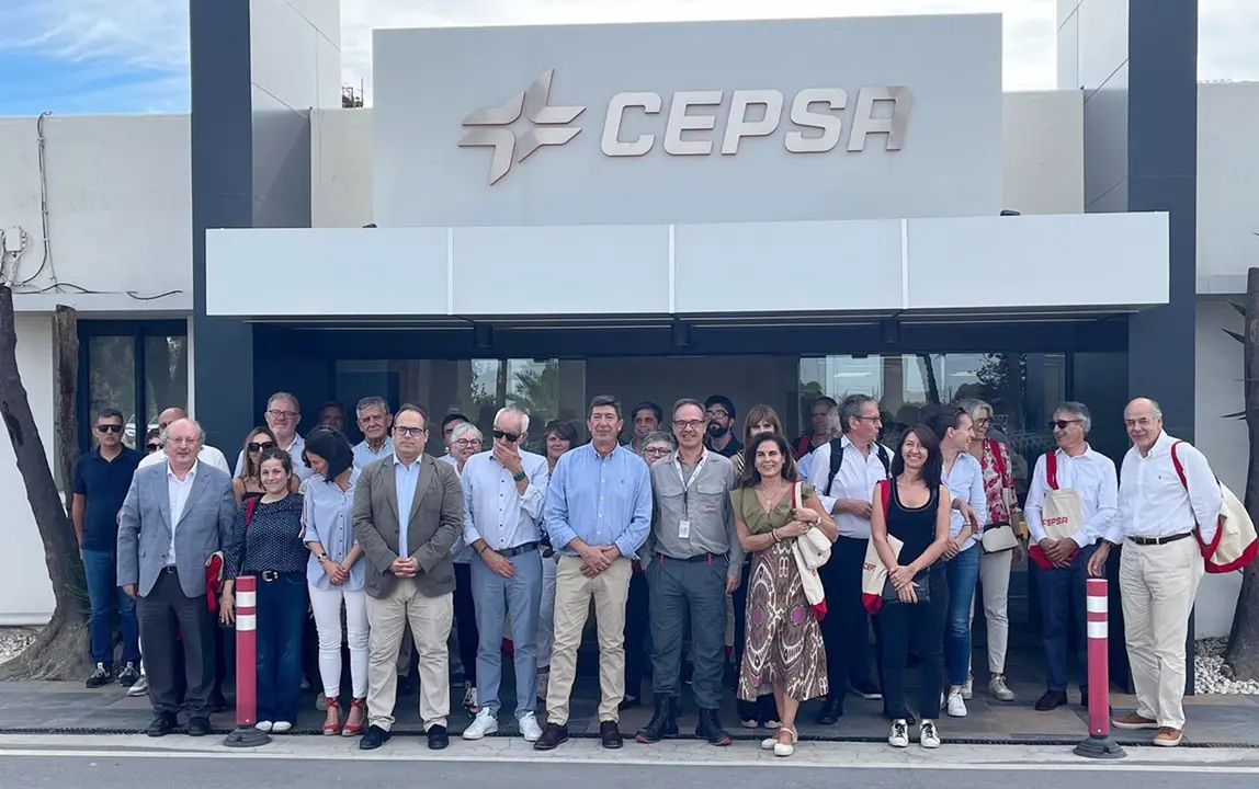 Visita de participantes del Foro a instalaciones de Cepsa en La R&aacute;bida
