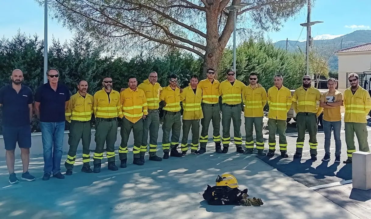 Minuto de silencio de los bomberos tras fallecer su compa&ntilde;ero