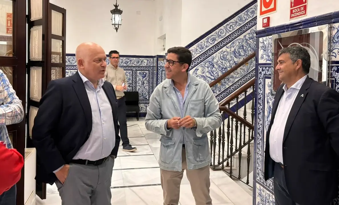 Alcalde y delegado del Gobierno andaluz con un representante de Em&eacute;rita Resources