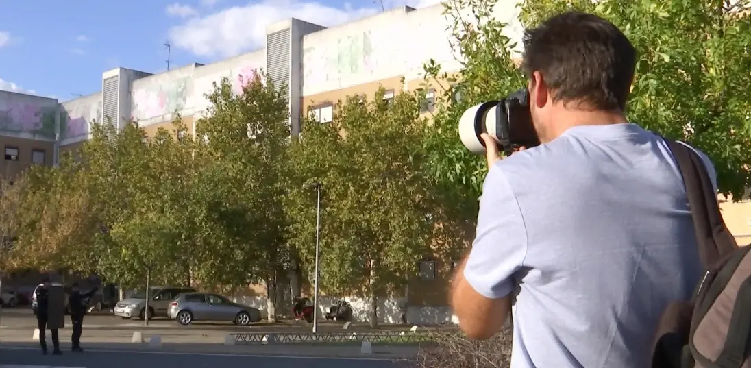 Un fot&oacute;grafo en la zona del tiroteo de El Torrej&oacute;n