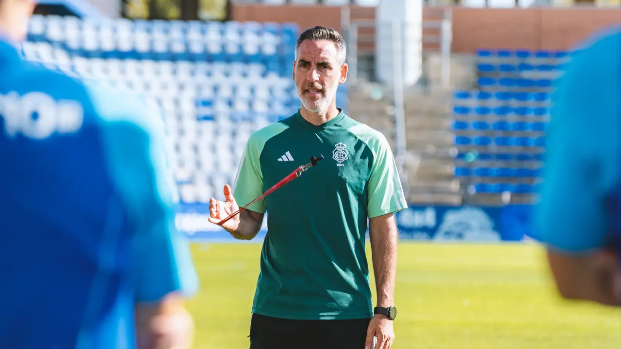Abel G&oacute;mez durante su etapa como t&eacute;cnico del Recreativo de Huelva. Fuente: Imagen de archivo